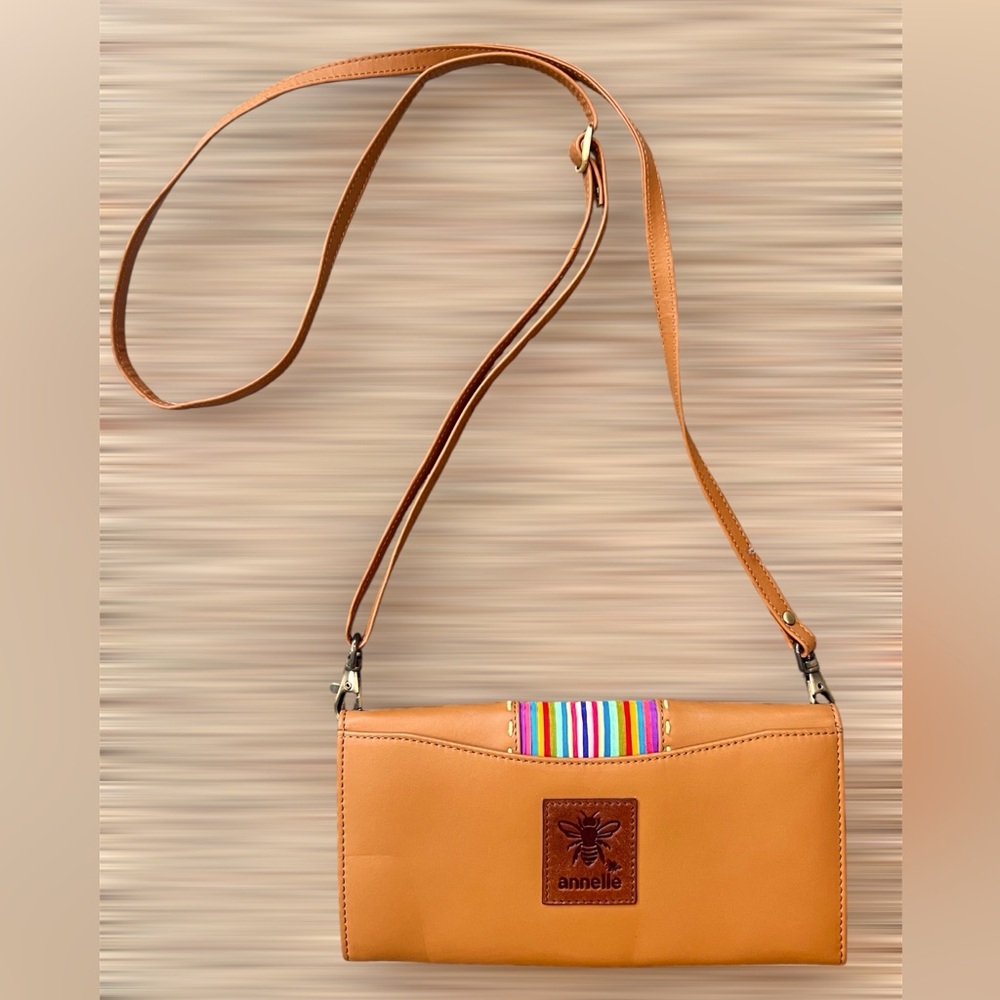 Annelle #Savethebees: Tan Clutch/Writlet, rainbow and bee 🐝 details.